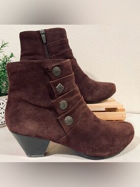 Dansko “Baker” Brown Genuine Suede Leather Ankle Boots Antique Style | EUC